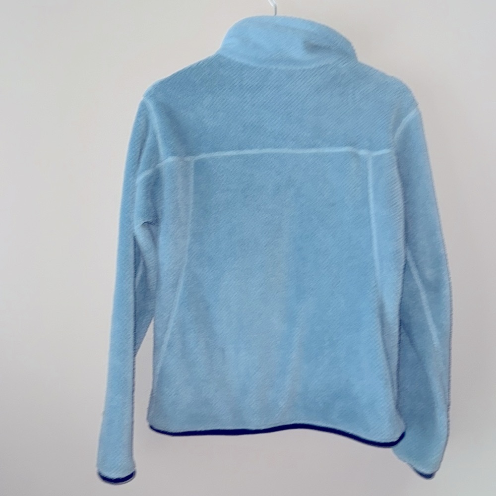 PATAGONIA Light Blue synchilla Fleece Pullover w/navy blue accents. - Picture 5 of 5